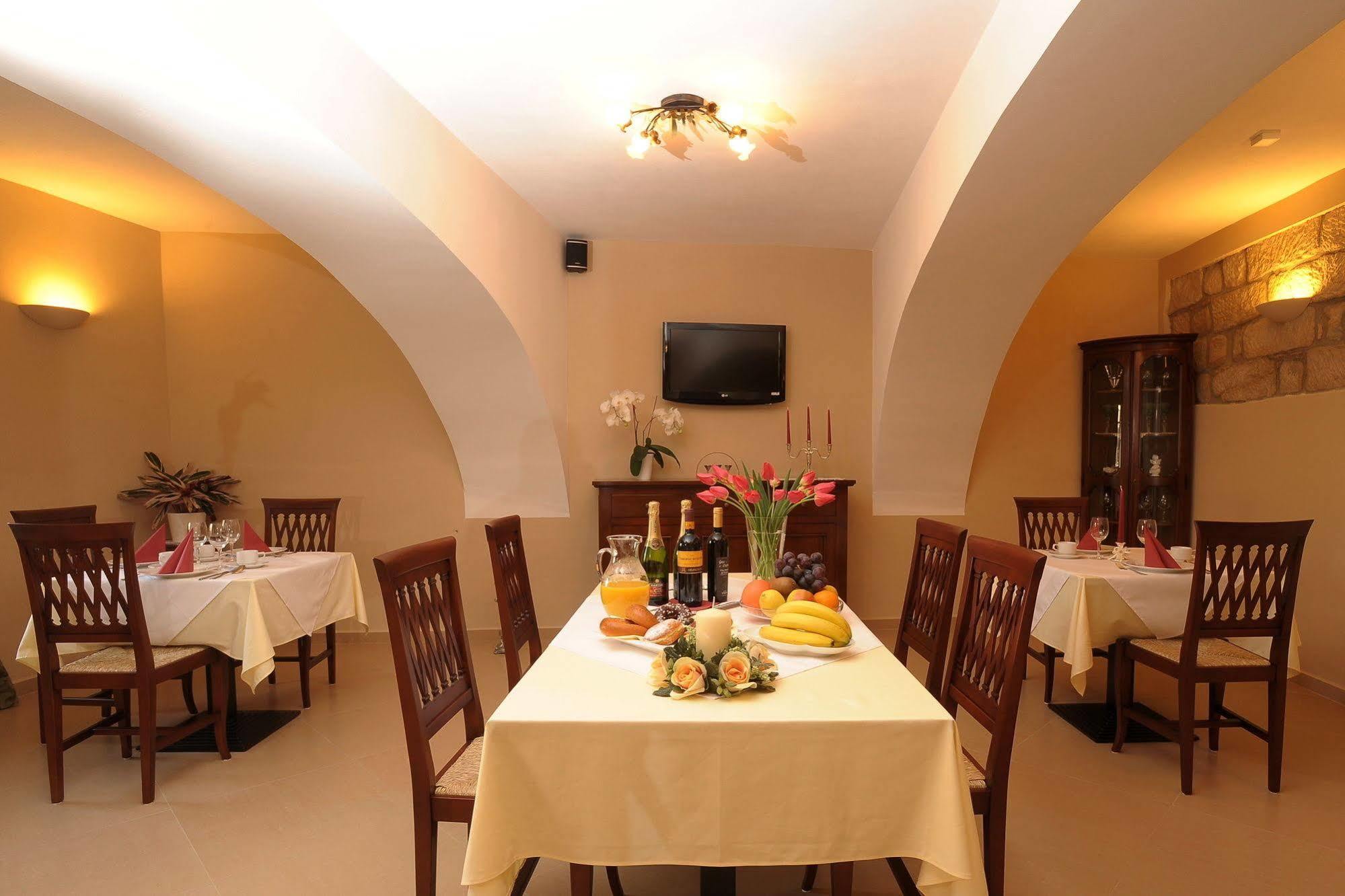 Apartman U Krale - 2 Jičín Dış mekan fotoğraf